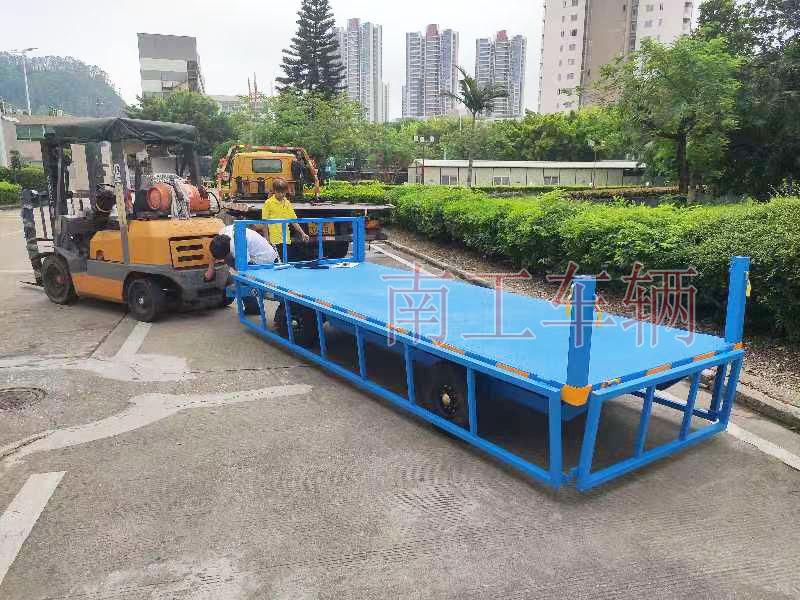2吨下翻护栏牵引工业完美体育「中国」官方网站 全挂式工具底盘拖车