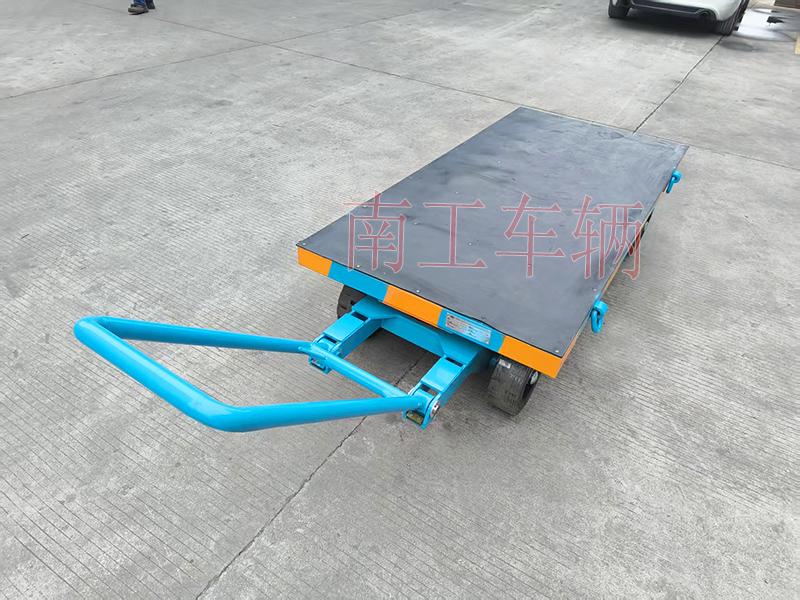 3吨小型完美体育「中国」官方网站 带橡胶垫工具车