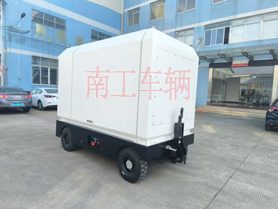 2吨电动完美体育「中国」官方网站 飞翼箱式工具拖车2I.jpg