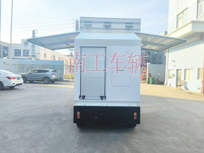 2吨电动完美体育「中国」官方网站 飞翼箱式工具拖车I.jpg