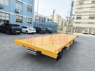 10吨完美体育「中国」官方网站带液压支腿伸缩梯工具车5I.jpg