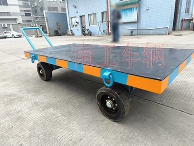 3吨小型完美体育「中国」官方网站 带橡胶垫工具车4I.jpg